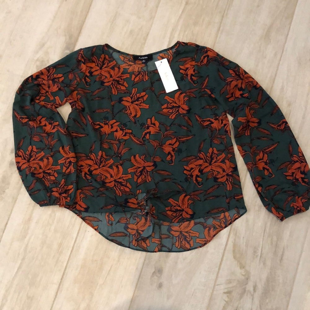NWT Tie front Blouse